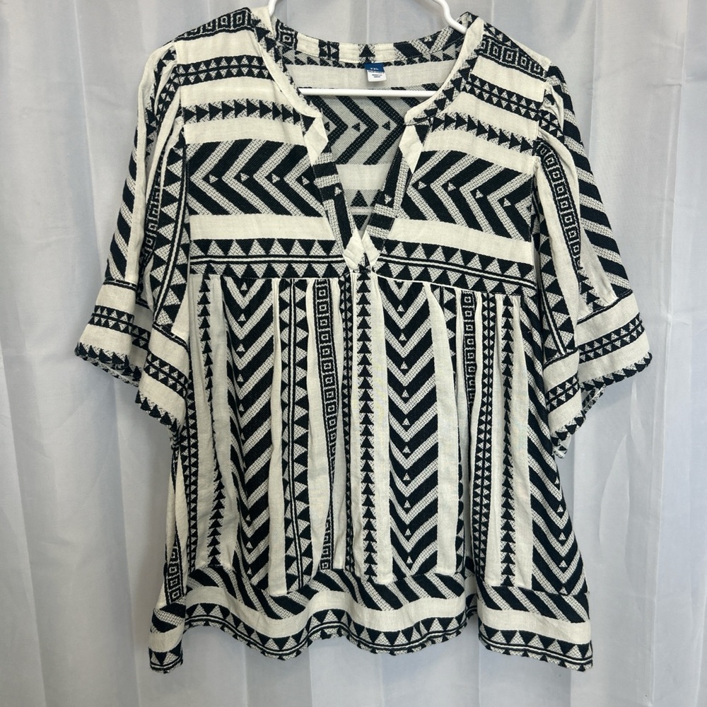 Old Navy Black and White Aztec Patterned Blouse